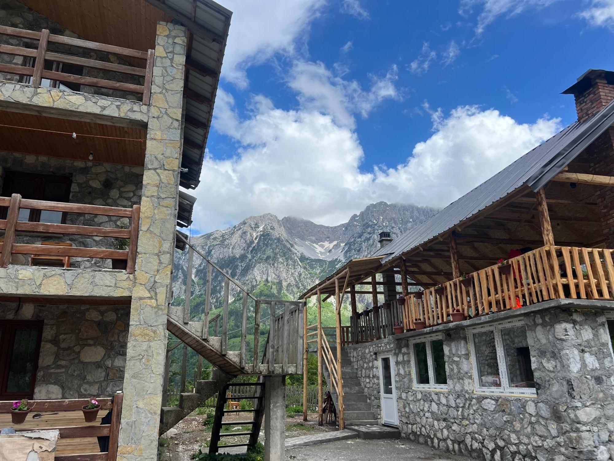 Rosi Peak Guest house