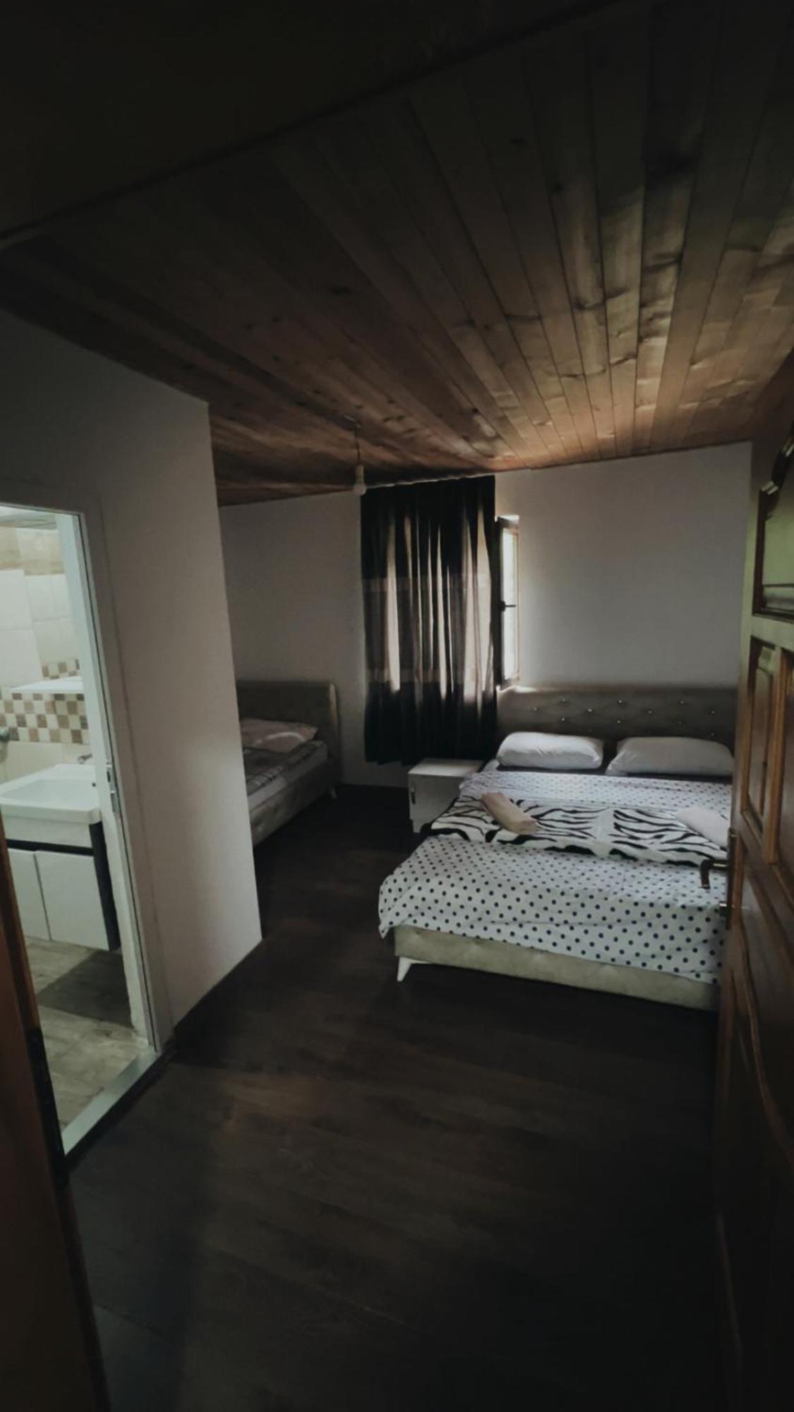 Rosi Peak Guest house *